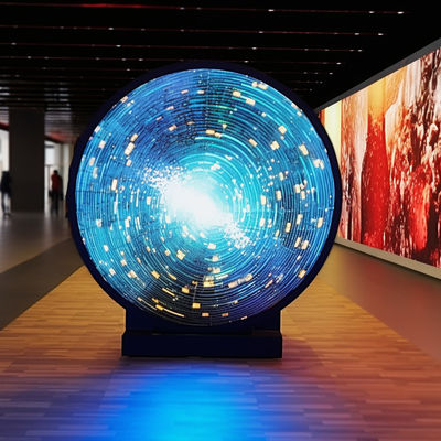 شاشة LED دائرية مقوسة في الداخل مع معدل تحديث 3840 هرتز