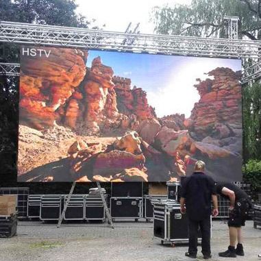 شاشة LED مستأجرة P 3.91 ثابتة كاملة الألوان مع تصميم سلس وخفيف الوزن